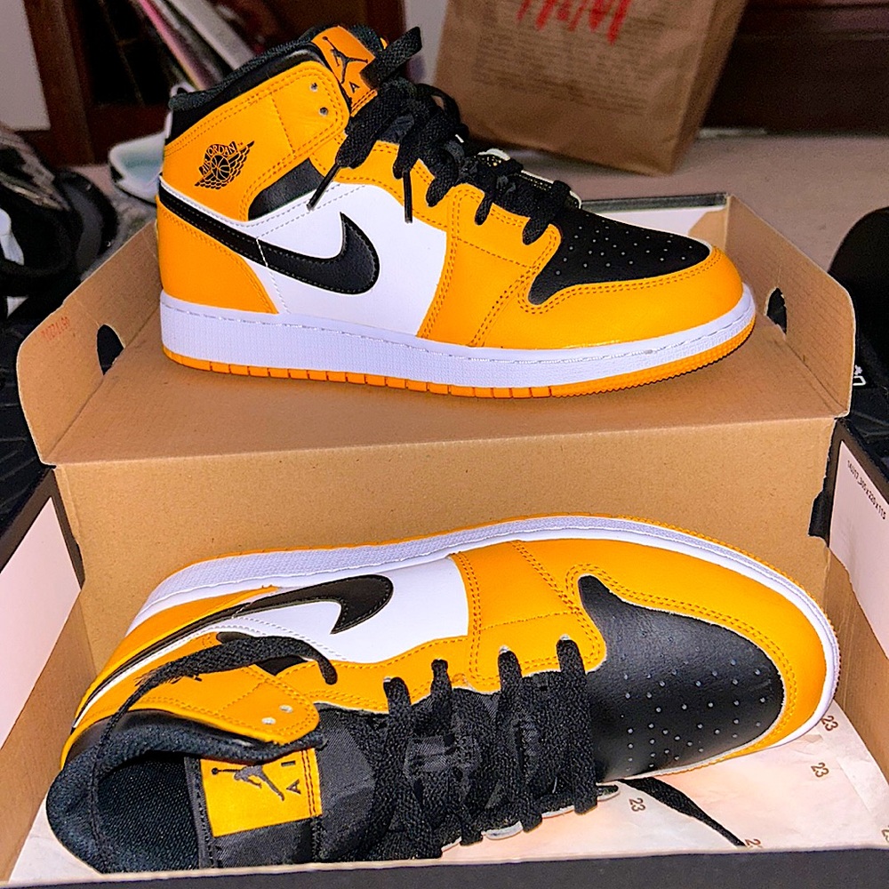 I am selling these Air Jordan 1 Mids, I have grown out of them. Sizes 7M, 7Y, 9W